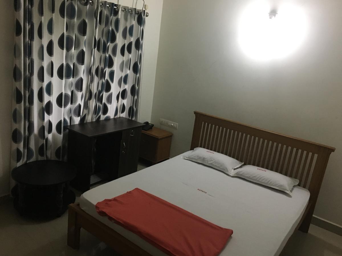 Sathya Inn Гуруваюр Экстерьер фото