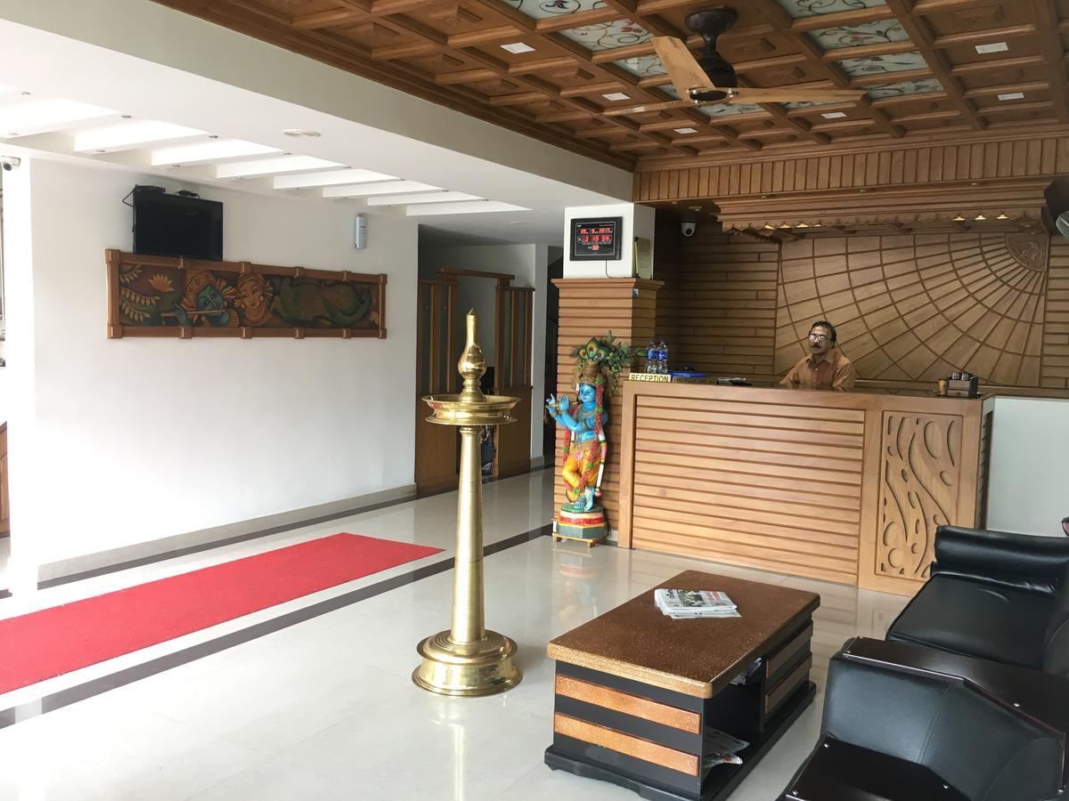 Sathya Inn Гуруваюр Экстерьер фото
